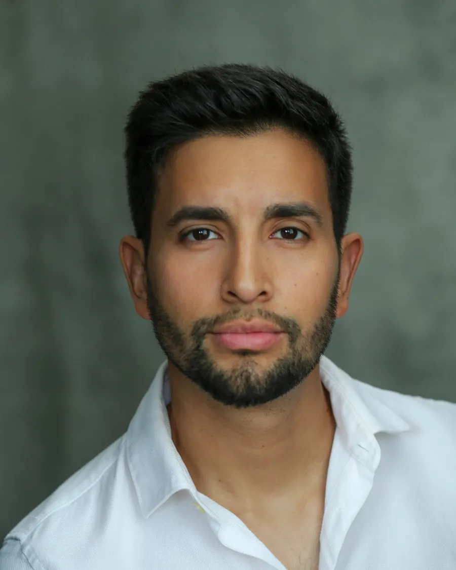 Ethan, cofundador de Brezan Solutions